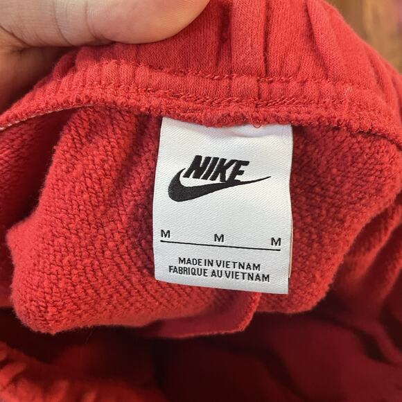 Nike Women’s M Sportswear Club Fleece Mid-Rise Oversized Cargo Joggers - Red - Picture 7 of 12